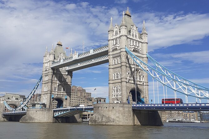 Medieval History Walking Tour from The Tower of London - Tower of London: 1078, William the Conqueror, and why this place mattered