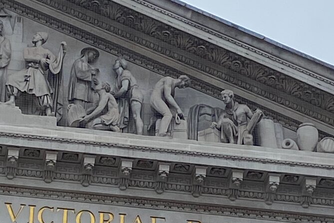 Money and Power in the City Sightseeing Tour - St Paul’s Cathedral as the skyline boss over the markets