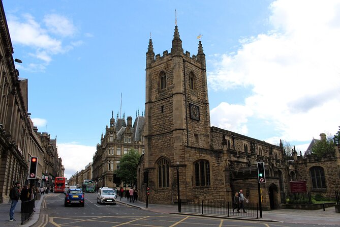 Newcastle : Private Walking Tour With A Guide (Private Tour) - Stop 3: Newcastle Town Wall, medieval defense you can still read