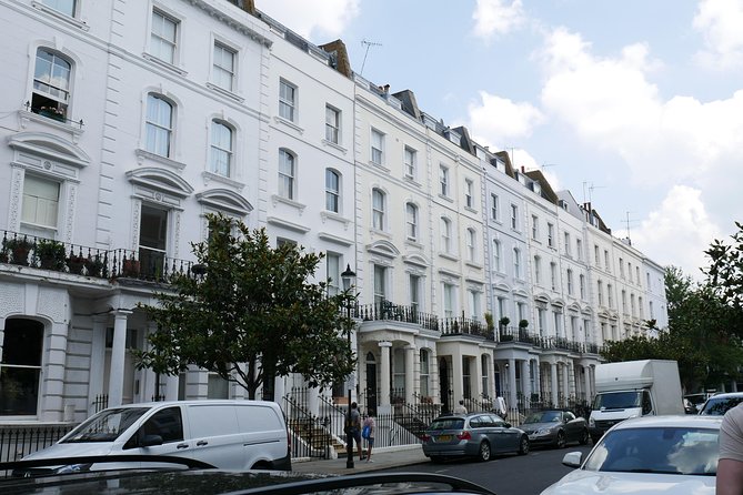Notting Hill Walking Tour for Small Groups - Guides, pacing, and staying together when crowds hit
