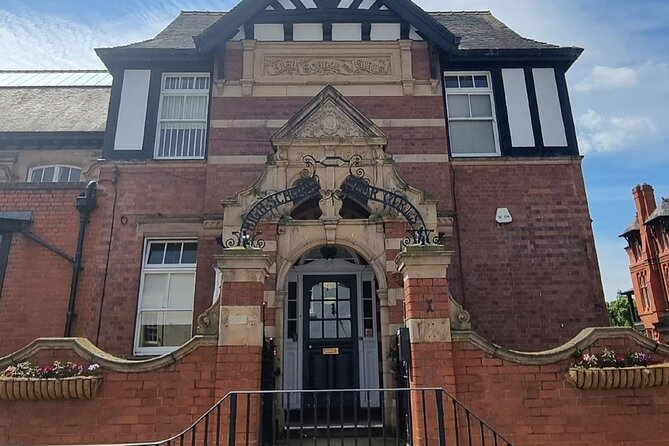 On the Origins of Charles Darwin: A Self-Guided Audio Tour of Shrewsbury - Dogpole and Wyle Cop: When Street Names Become Stories