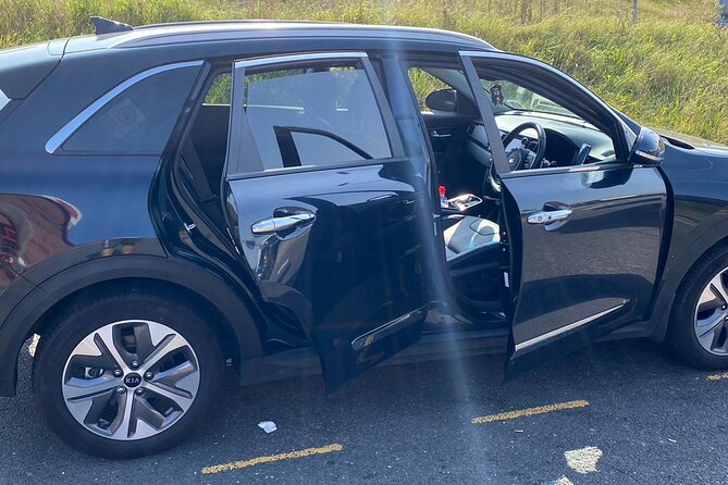 One Way Taxi Transfer from Heathrow Airport to Gatwick Airport - Before you land: the confirmation call and flight monitoring