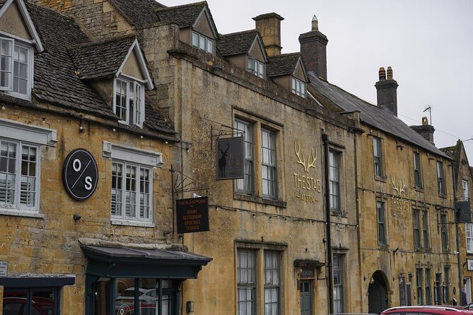 Oxford and Cotswolds Tour with Country Pub Lunch from London - The walking tour style: guided, then room to wander
