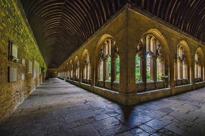 Oxford Harry Potter Film Locations Walking Tour by Alumni™ - Meeting at 11 Broad Street, and finding your guide fast