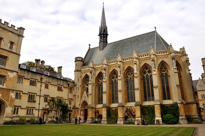 Oxford: Official CS Lewis and JRR Tolkien Walking Tour - St Giles around the Inklings hangouts, Eagle and Child to Lamb and Flag