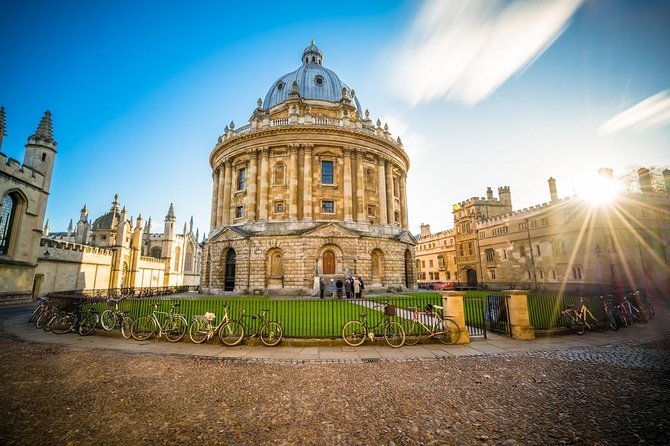 Oxford University Walking Tour by Alumni™ & Optional New College - Finding the guide at 11 Broad Street (and avoiding the common mistake)