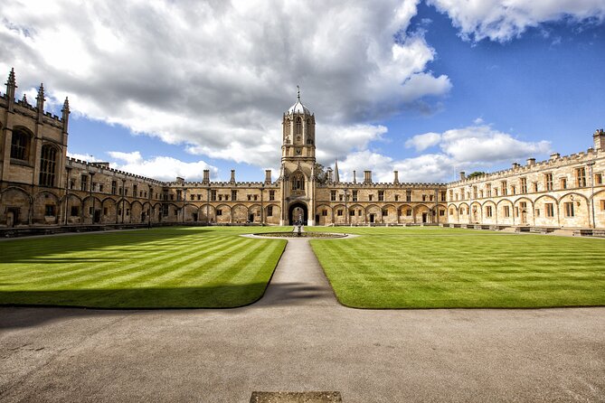 Oxford University Walking Tour by Alumni™ & Optional New College - Bodleian Library and Radcliffe Camera: the book world and the meaning of a camera