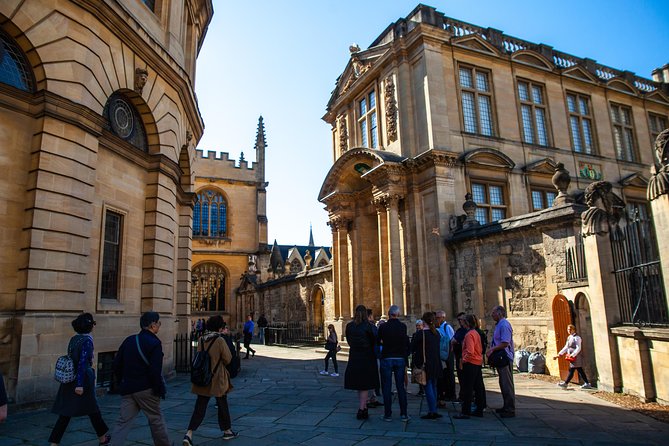 Oxford University Walking Tour With University Alumni Guide - Guide Style, Group Size, and How Much Time You Get for Questions