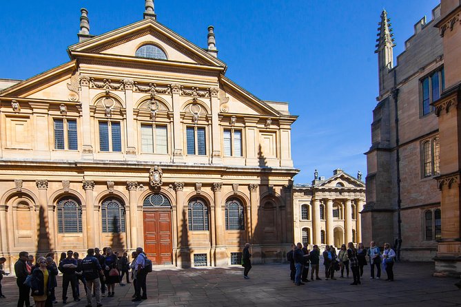 Oxford University Walking Tour With University Alumni Guide - Where You Meet, How the Day Starts, and the Walking Rhythm