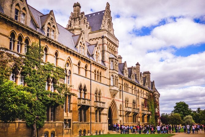 Oxford Walking Tour - Discover its University and Traditions - Bodleian Library courtyard and Clarendon Building details