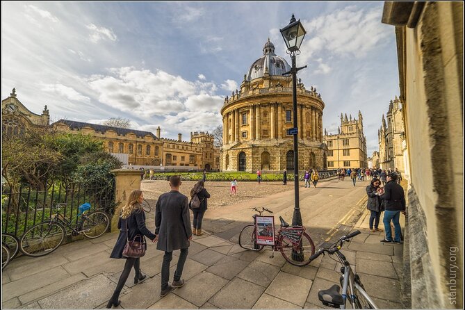 Oxford Walking Tour - Discover its University and Traditions - Bridge of Sighs and Sheldonian Theatre, photo spots with context