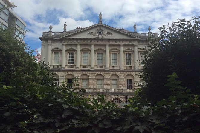 Princess Diana Private Walking Tour of London - Spencer House and Green Park: family ground and breathing room