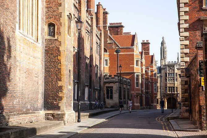 Private 2-Hour Cambridge Walking Tour With University Alumni Guide - St John’s and Trinity: courts, tradition, and what you can notice