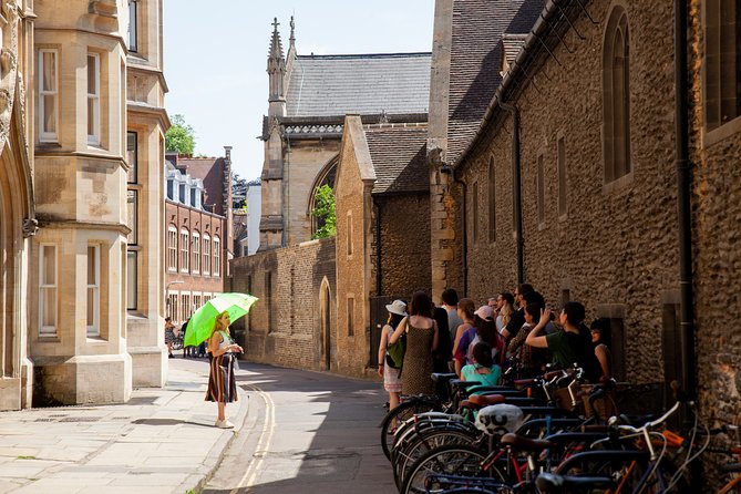 Private 2-Hour Cambridge Walking Tour With University Alumni Guide - The Backs and the River Cam: the postcard moment with context