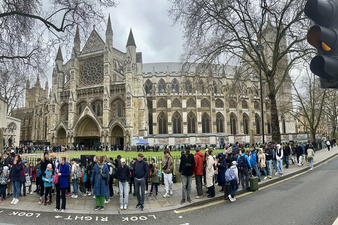 Private 5-Hour London Tour with Pickup – Explore Iconic Landmarks - Big Ben, London Eye, and Thames views without the grind