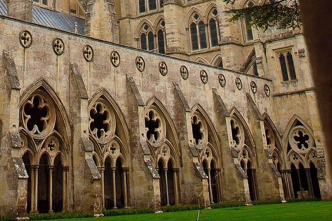 Private Archaeologist Guided Tour Stonehenge, Salisbury & Avebury - Luxury logistics: comfort on the road, even when the day is long