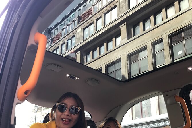Private Beatles and London Rock Tour in Electric Taxi - Tour photos that get sent to you, and why that matters more than people expect