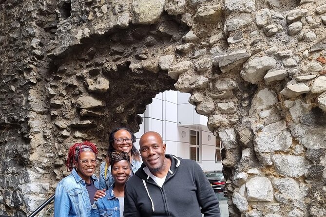 Private Big Sights Taxi Tour of London - Tower of London and Tower Bridge, Medieval Walls and River Drama