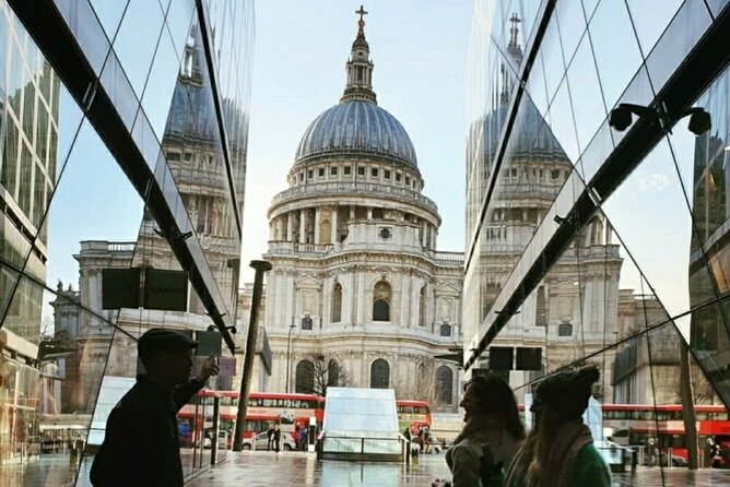 Private Black Cab Tour of London's Iconic Landmarks - Westminster Abbey as a moving viewpoint, not a rushed visit