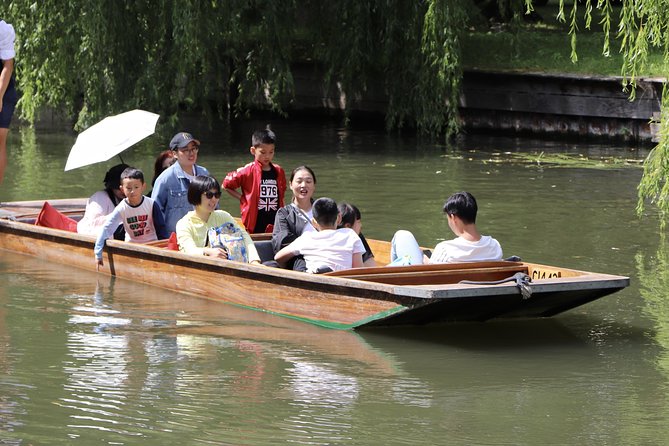 Private Chauffeur Punt Tour - Mathematical Bridge and the Newton Nuts-and-Bolts Fable