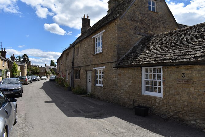 Private Downton Abbey Tour, including Bampton, Cogges Farm, and Highclere - Why the guide makes or breaks the day