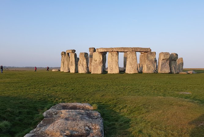 Private driver guided tour Stonehenge - Stonehenge entry and your driver-led personal tour moment