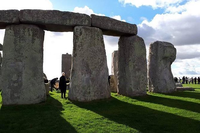 Private driver guided tour Stonehenge - Lower Woodford and the Wheatsheaf lunch break