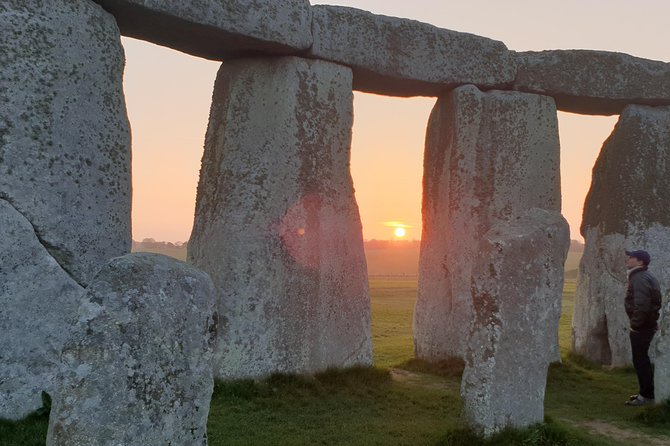 Private driver guided tours Windsor castle Stonehenge - Woodhenge, plus lunch at a country pub with room to breathe