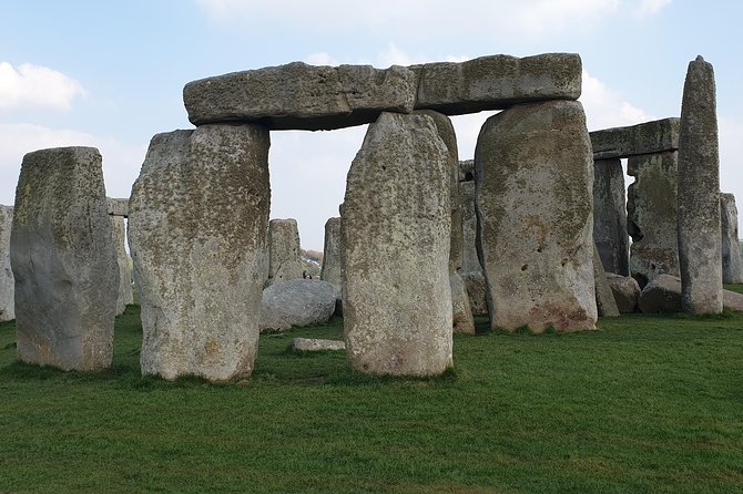 Private driver guided tours Windsor castle Stonehenge - Price and logistics: how $1,048.55 per group can work for you