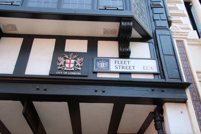 Private Group: Historical Pub Walking Tour of London - St. Paul’s and St. Bride’s: Wedding Cake Legend and a Wordsmith