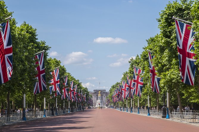 Private Guided London Highlights Walking Tour - Stop 2: Westminster Abbey exterior, the coronations and royal weddings