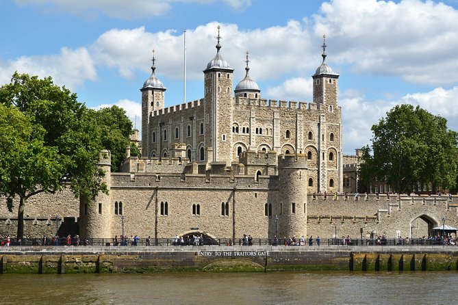 Private Guided London Highlights Walking Tour - Stop 3: 10 Downing Street, the Prime Minister’s office over centuries