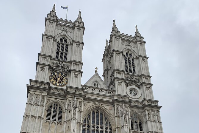 Private Guided Tour of London Landmarks - English or Italian - A smart private primer for Westminster, the Palace front row, and the West End
