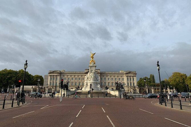 Private Guided Tour of London Landmarks - English or Italian - Trafalgar Square, Covent Garden, and Seven Dials: art meets street life