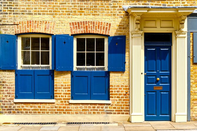 Private Guided Tour of London's East End - Brick Lane flavors and the personalities behind the street