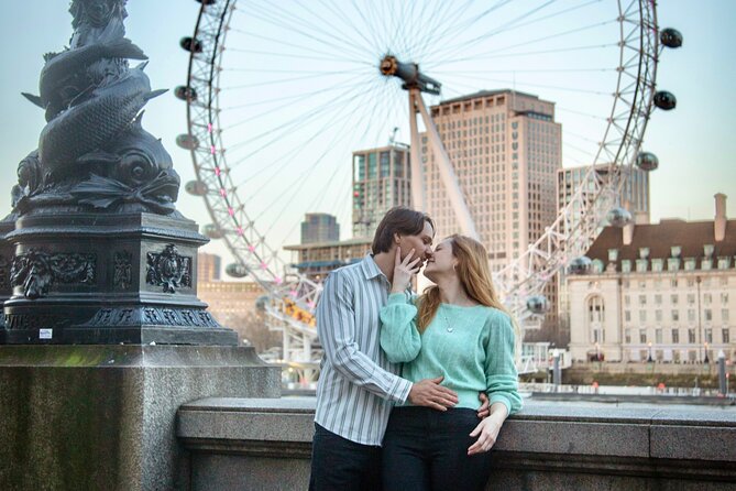 Private landmarks photoshoot for families and couples - Buckingham Palace VIP Stop: Timing Rules, Victoria Memorial, and Gates