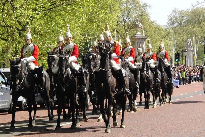 Private Layover Tour of London with Pickup from Heathrow Airport - Four hours in central London: what you’ll see from the road, and when you might step out