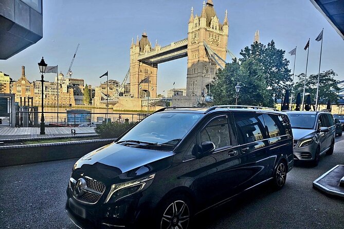 Private limo transfers Gatwick Airport to/from any London hotel - Flight monitoring that reduces the usual waiting game
