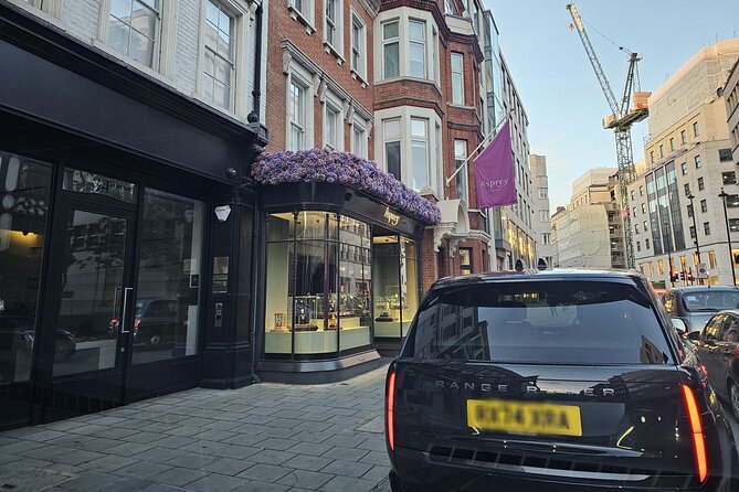Private limo transfers Gatwick Airport to/from any London hotel - Private limo pricing: $260.52 per group for up to three
