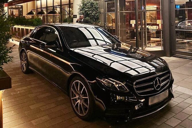 Private limo transfers Gatwick Airport to/from any London hotel - Hotel drop-off timing that respects your schedule
