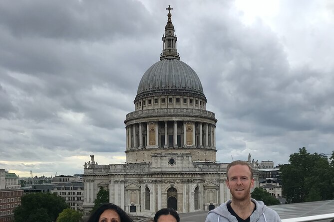 Private London Highlights Tour with Experienced Guide in Taxi - Trafalgar Square, Eros, and the feel of central London nightlife streets