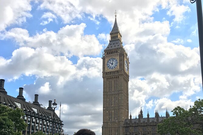 Private London Highlights Tour with Experienced Guide in Taxi - St James’s Palace, the Prime Minister’s residence area, and the London Eye skyline view