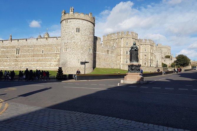Private London Panoramic Tour by Car with Pick Up From Your Hotel - Albert Memorial, free stops, and the guard change timing tip