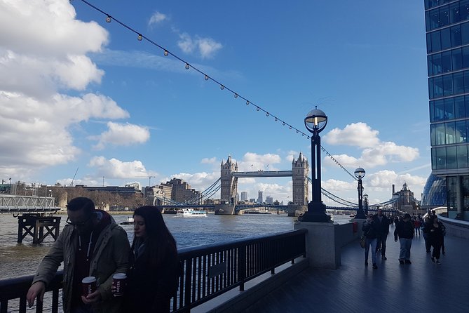 Private London Panoramic Tour by Car with Pick Up From Your Hotel - Shakespeare’s Globe to Tower Bridge: quick pictures plus a walk option