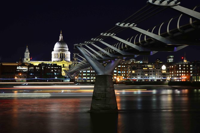 Private Night Photography Tour in London - London Eye after dark: light strikes and creative effects