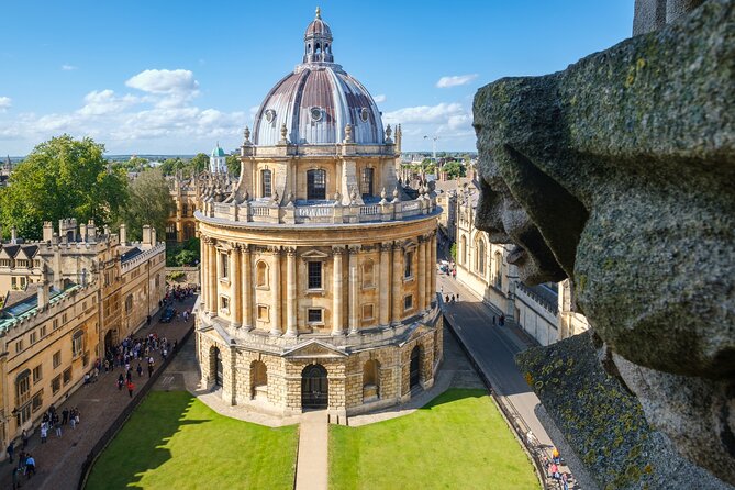 Private | Oxford University Walking Tour by Alumni™ & New College - How the tour is paced: short stops, strong stories