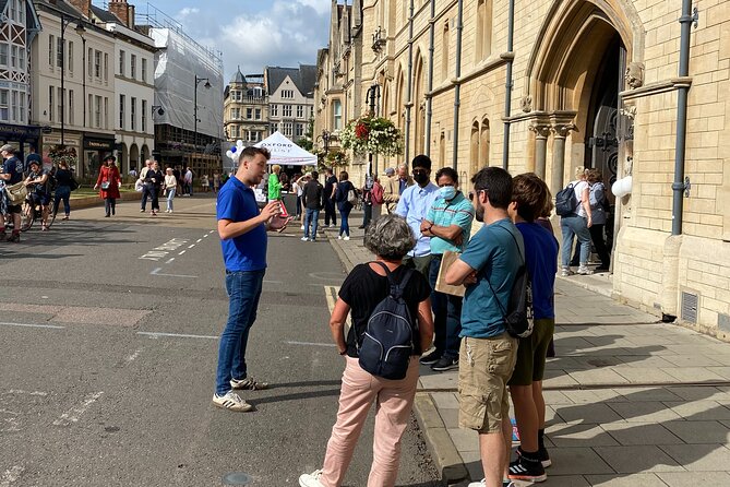 Private | Oxford University Walking Tour by Alumni™ & New College - Divinity School: the one stop with admission included
