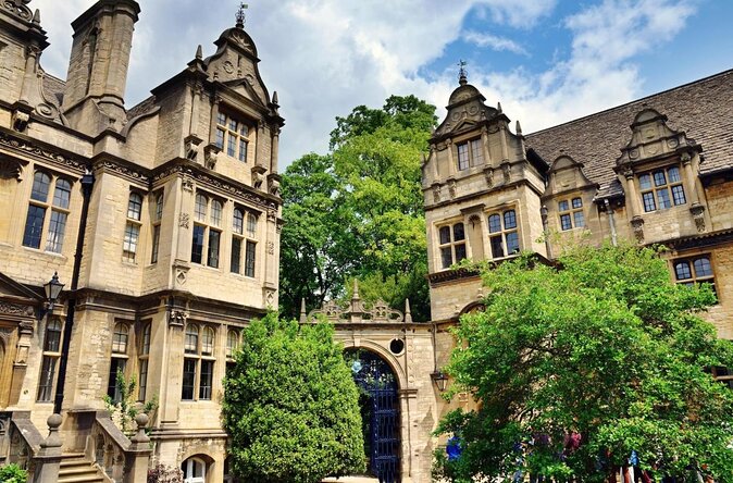 Private Oxford Walking Tour With University Alumni Guide - Private alumni guiding in the heart of Oxford