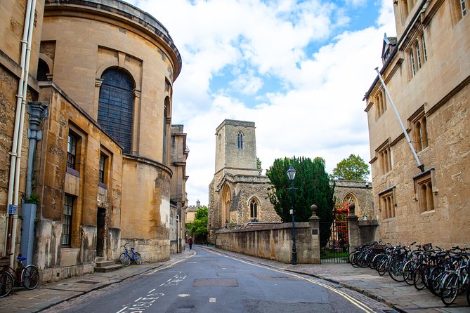 Private Oxford Walking Tour With University Alumni Guide - Swap-in landmarks: Oxford Castle, Sheldonian Theatre, Bridge of Sighs