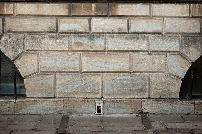 Private Self-Guided Dinky Door Hunt in Cambridge - Getting the exact door locations with your coordinates map